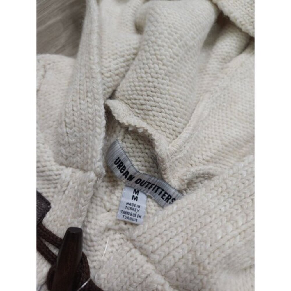 New Urban Outfitters Cropped Cardigan Toggle Cable Knit Womens Medium‎ - Picture 6 of 9